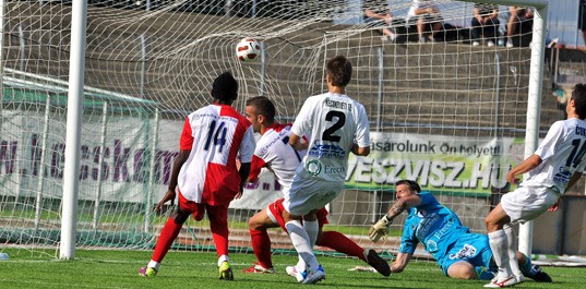 Nemanja Čović postiže prvi gol na utakmici
