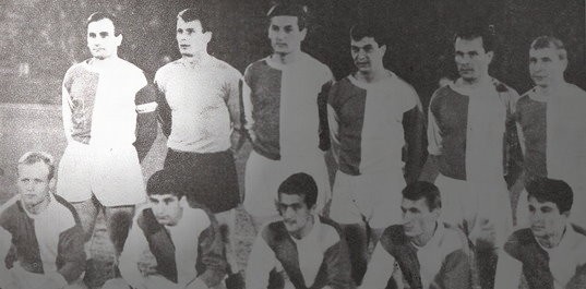 Prva šampionska generacija - Nikolić stoji prvi sa leva u gornjem redu