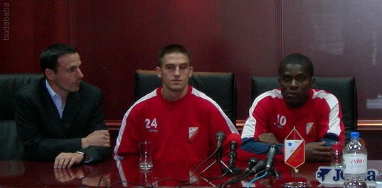 Sporstki direktor Miodrag Pantelić sa pojačanjima, Vulićevićem i Ađuruom. Foto: Budababa 